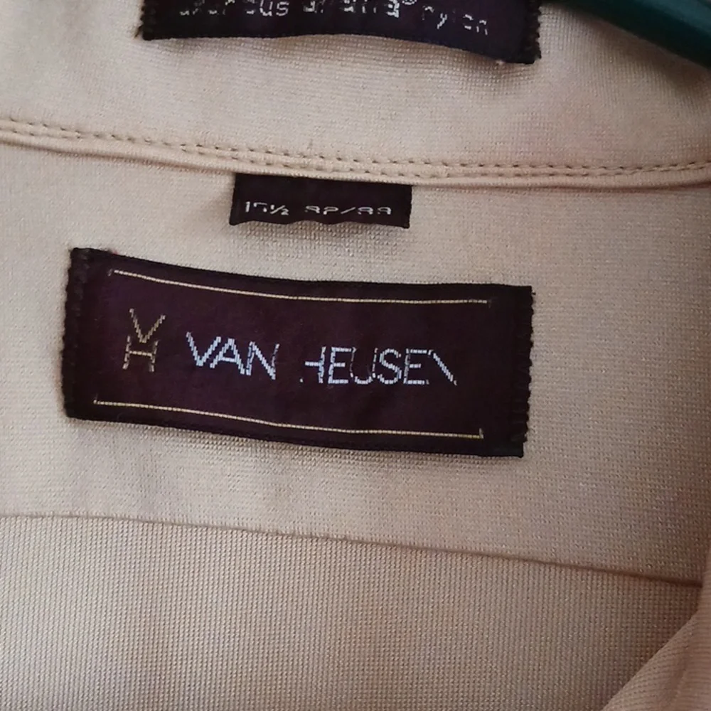 Vintage 70s Van Heusen nylon button down retro shirt - Picture 5 of 11